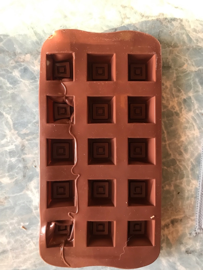 Фотография покупателя товара Форма для шоколада Доляна «Конфетка», 21×10 см, 15 ячеек (2,3×2,3 см), цвет коричневый - Фото 3