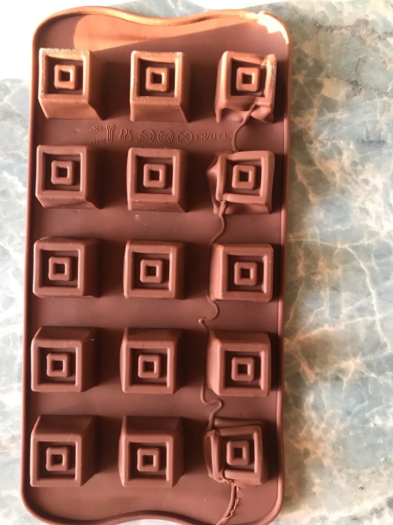 Фотография покупателя товара Форма для шоколада Доляна «Конфетка», 21×10 см, 15 ячеек (2,3×2,3 см), цвет коричневый - Фото 2