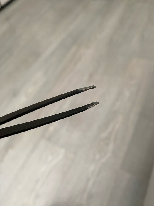 Фотография покупателя товара Пинцет прямой, широкий, 9,5 см, цвет чёрный