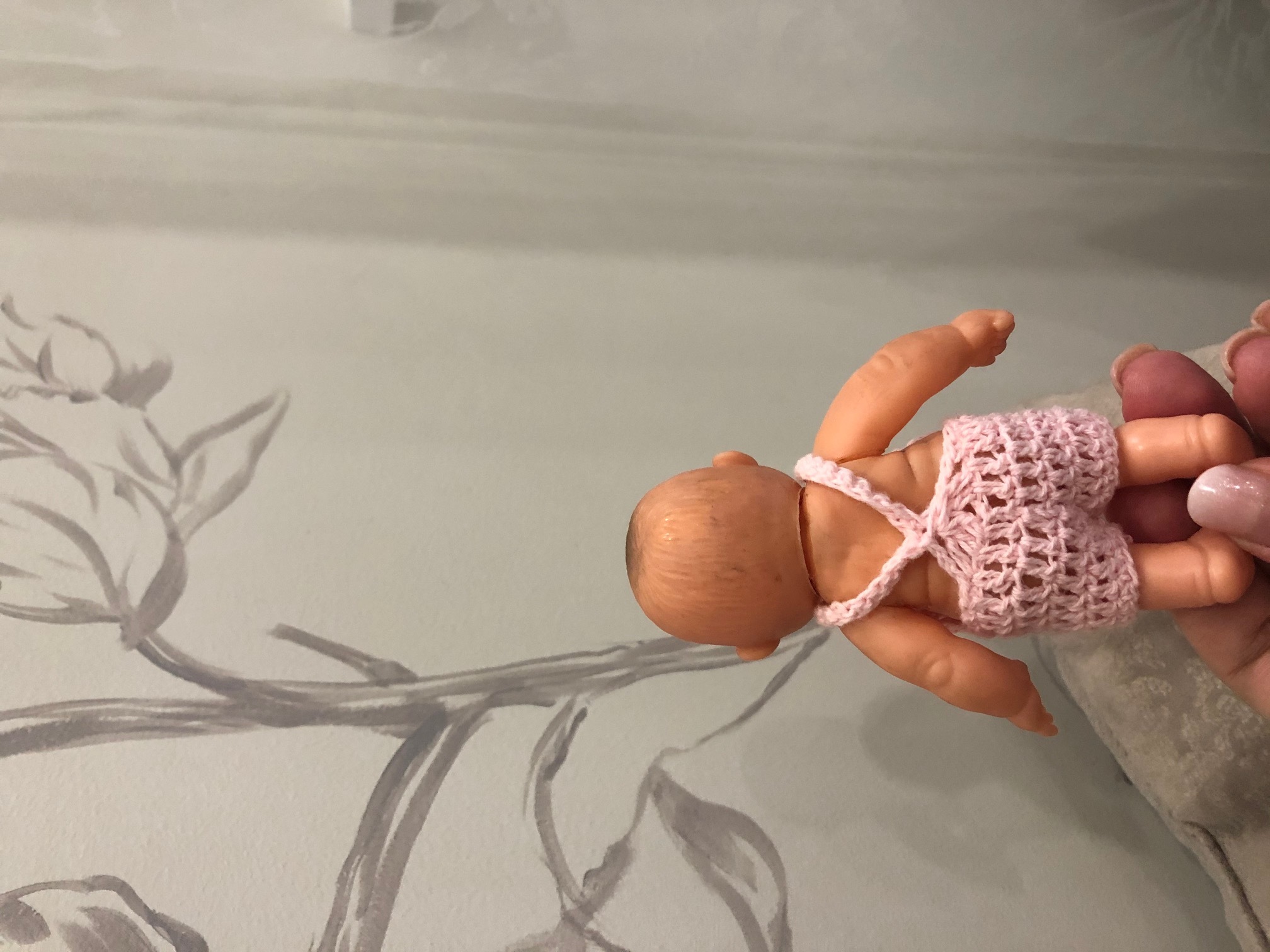 Фотография покупателя товара Комбинезон для куклы вязаный, цвет розовый, размер: 5.5 × 6 см - Фото 3