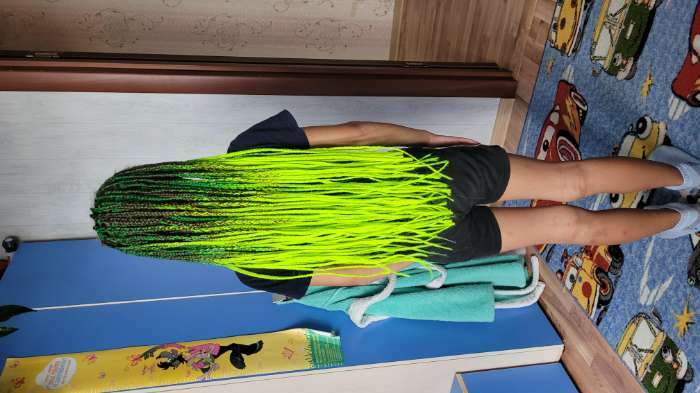 Фотография покупателя товара ZUMBA Канекалон двухцветный, гофрированный, 60 см, 100 гр, цвет ярко-зелёный/лимонный(#BY40) - Фото 2