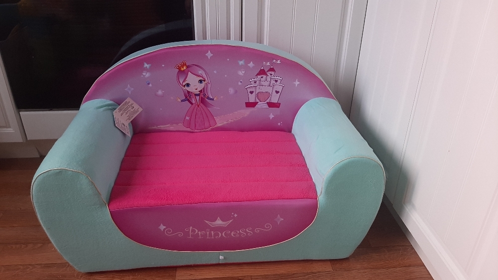 Фотография покупателя товара Мягкая игрушка «Диванчик Принцесса», цвета МИКС