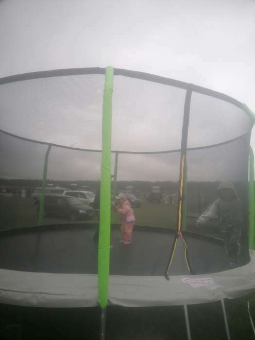 Фотография покупателя товара Батут ONLYTOP, d=427 см, высота сетки 173 см, с лестницей, цвет серо-салатовый - Фото 5
