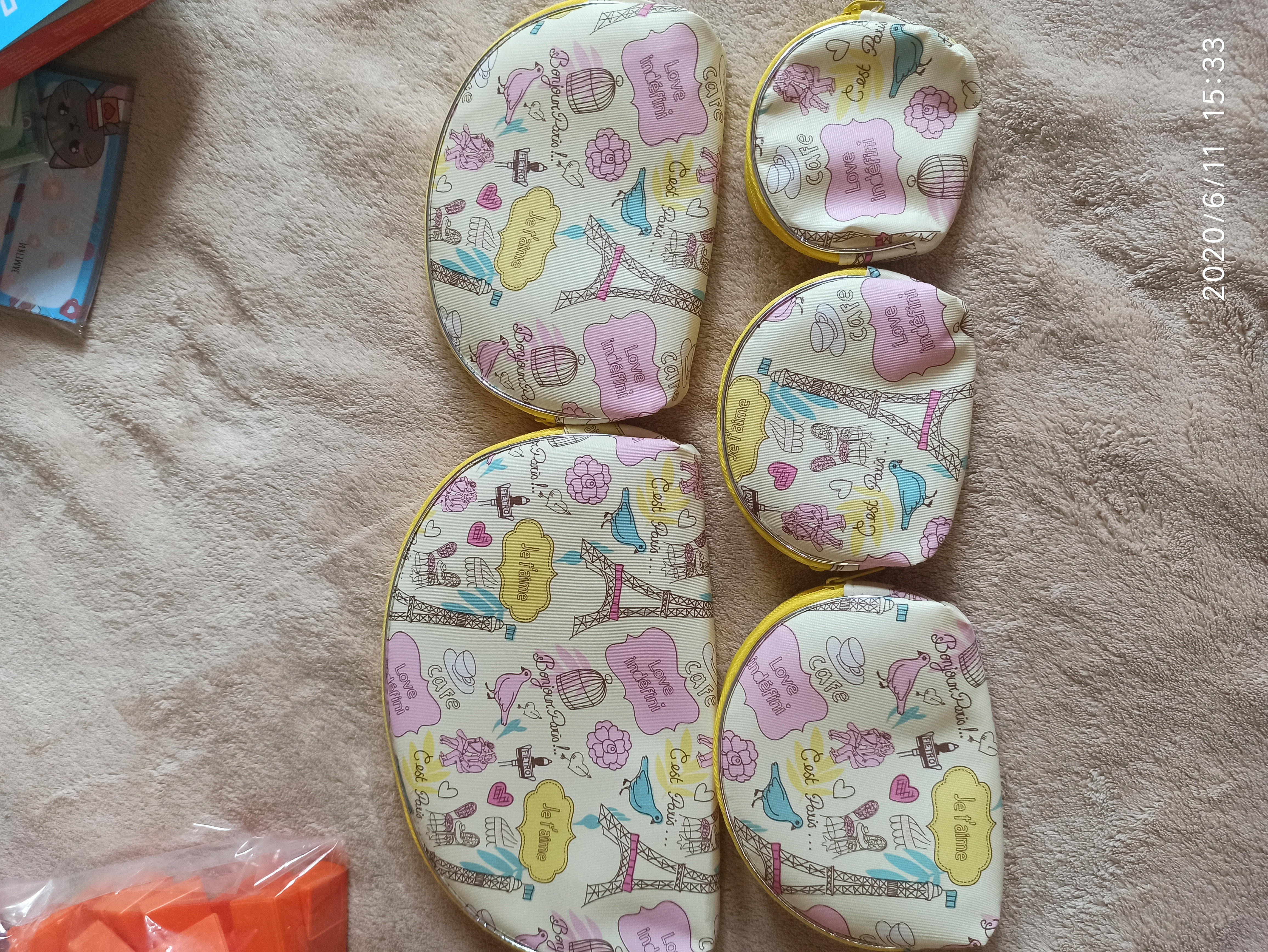 Фотография покупателя товара Набор косметичек на молниях, 5 в 1, цвет бежевый - Фото 1