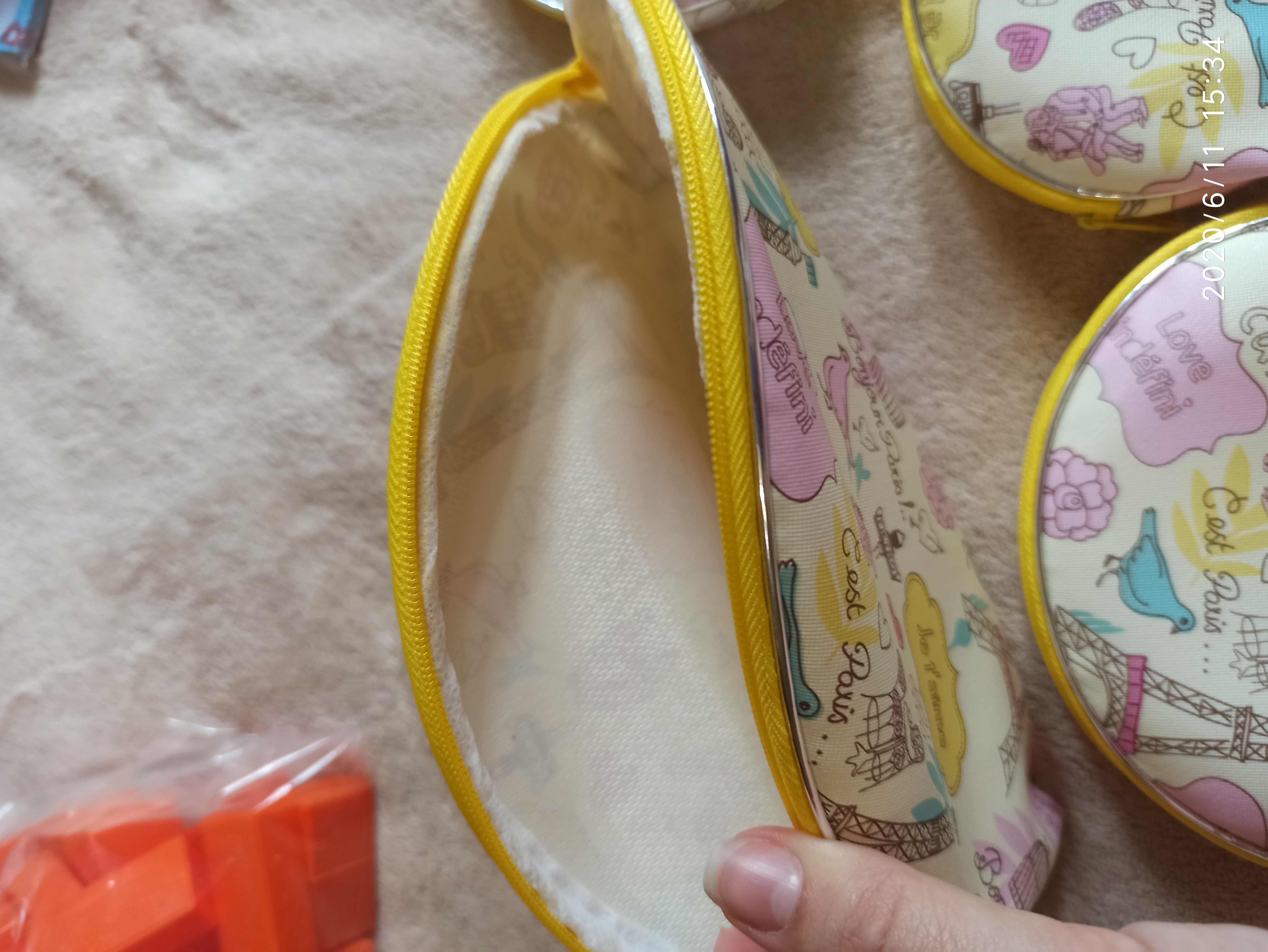 Фотография покупателя товара Набор косметичек на молниях, 5 в 1, цвет бежевый - Фото 2