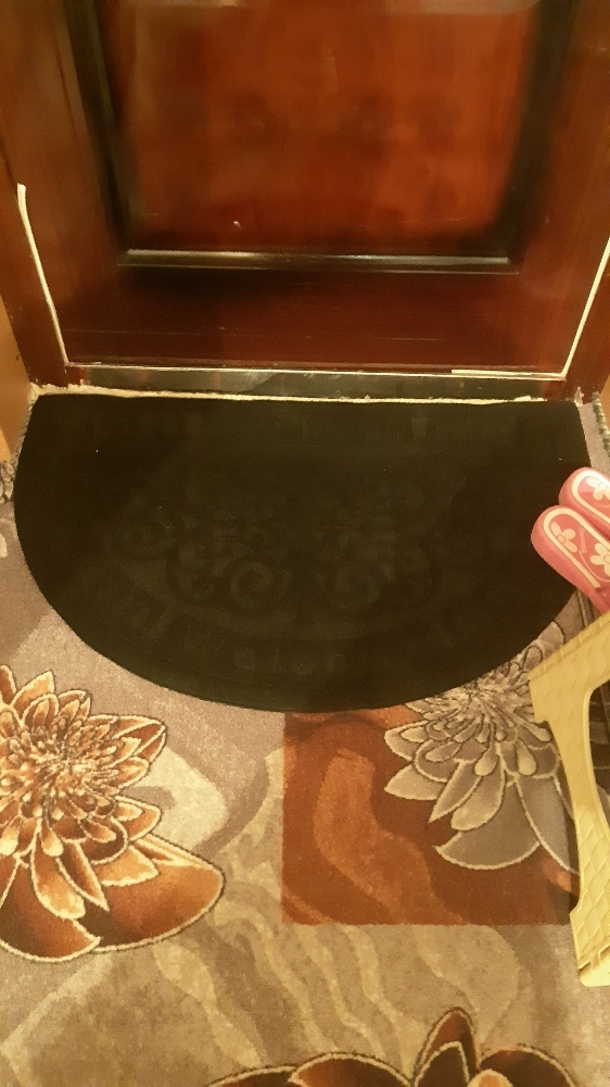 Фотография покупателя товара Коврик влаговпитывающий придверный полукруглый без окантовки «Вензель», 50×80 см, цвет МИКС - Фото 2