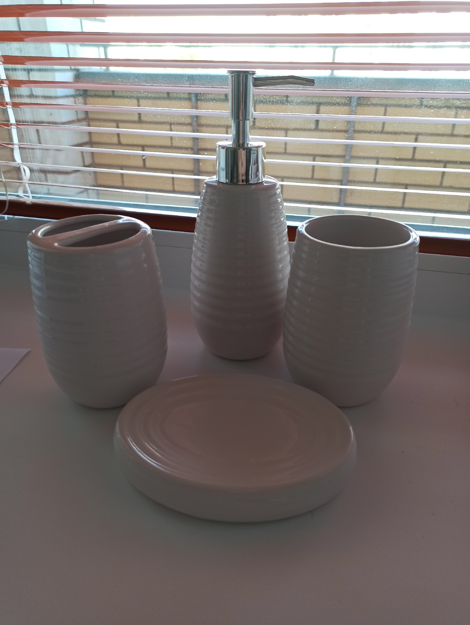 Фотография покупателя товара Набор аксессуаров для ванной комнаты «Улей», 4 предмета (дозатор 350 мл, мыльница, 2 стакана), цвет белый