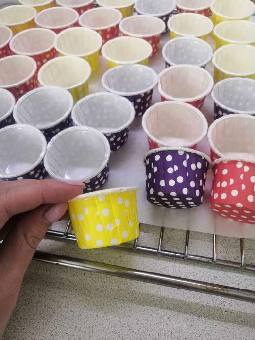 Фотография покупателя товара Форма для выпечки "Маффин", желтый в белый горох, 3,8 х 3 см - Фото 4