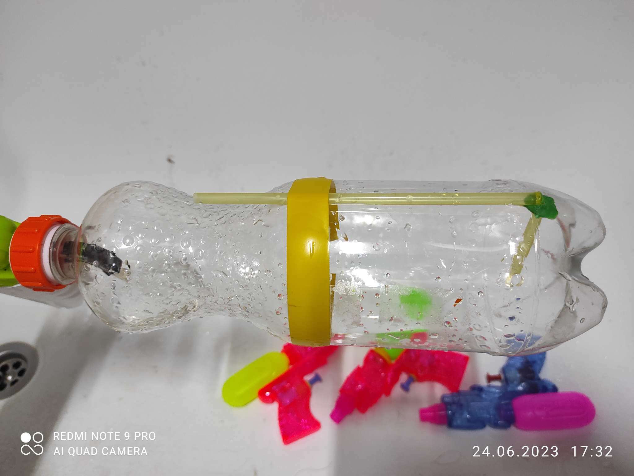 Фотография покупателя товара Водный пистолет «Кибер», надевается на пластиковую бутылку