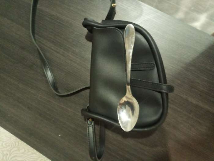 Фотография покупателя товара Сумка женская из искусственной кожи, 20×16×8.5 см, чёрная - Фото 3