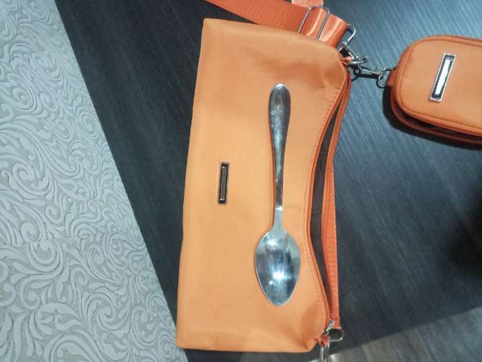 Фотография покупателя товара Сумка женская кросс-боди на молнии, 31×7×13 см, чёрная - Фото 4