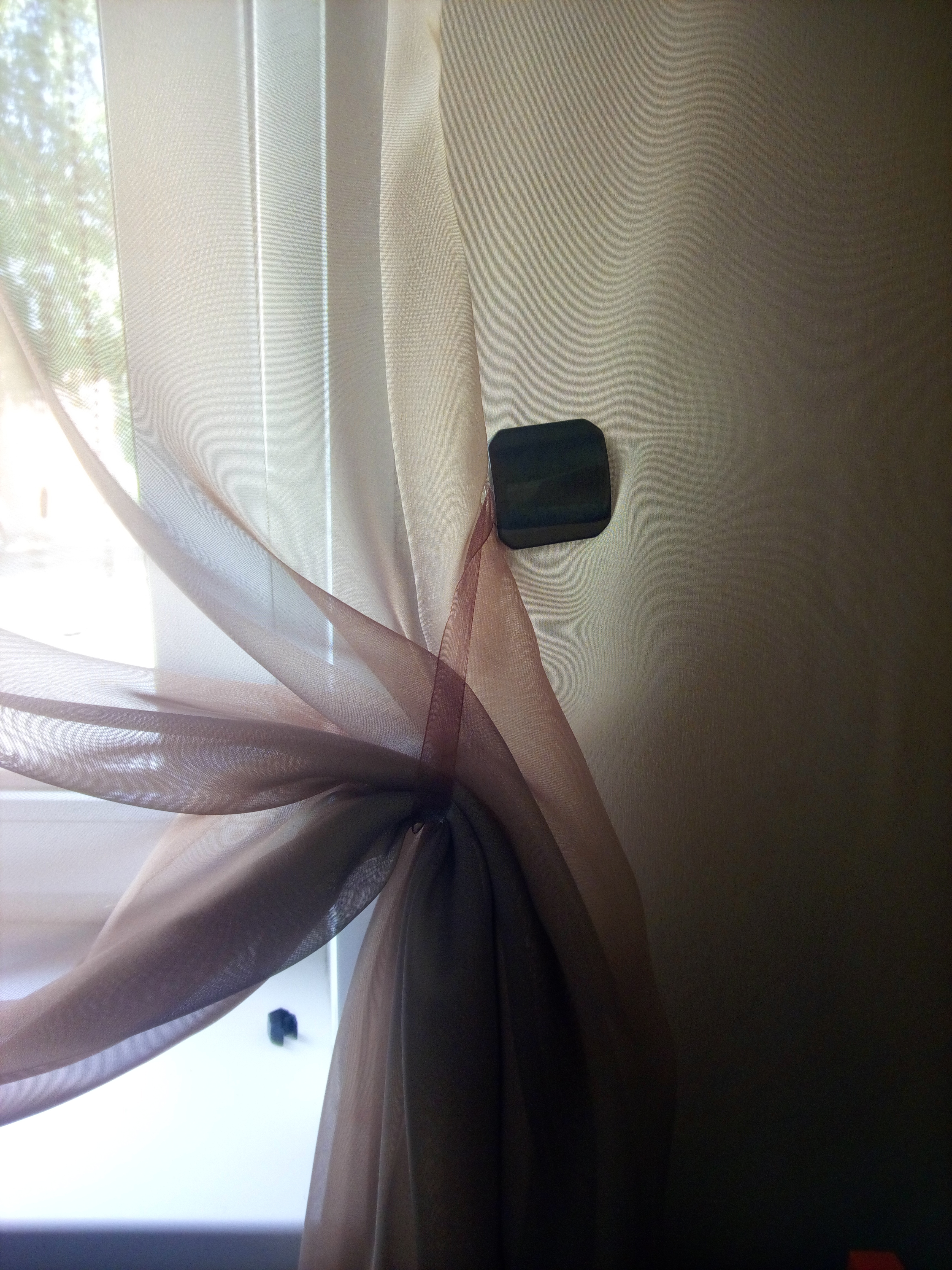 Фотография покупателя товара Подхват для штор «Квадрат», 4 × 4 см, цвет кофейный - Фото 3