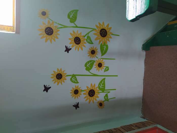 Фотография покупателя товара Наклейки интерьерные "Подсолнухи", детские, декор на стену, панно 110 х 94 см - Фото 1