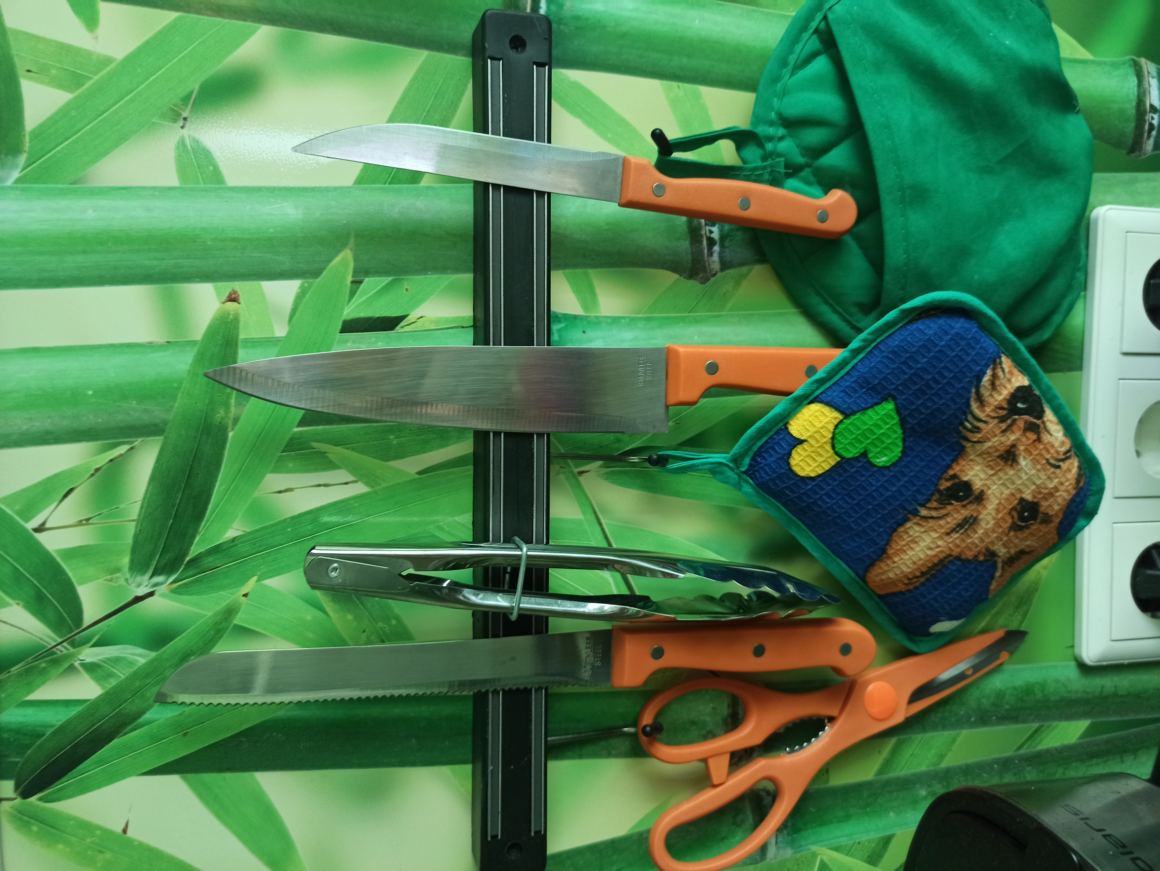 Фотография покупателя товара Держатель для ножей магнитный с крючками Доляна «Линия», 34 см