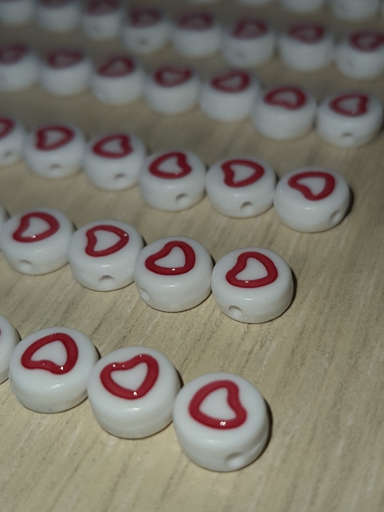 Фотография покупателя товара Бусины для творчества пластик "Красное сердце с белой серединкой" набор 20 гр 0,7х0,7х0,4 см  464563 - Фото 5