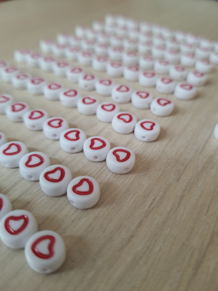 Фотография покупателя товара Бусины для творчества пластик "Красное сердце с белой серединкой" набор 20 гр 0,7х0,7х0,4 см  464563 - Фото 3