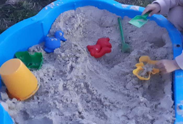 Фотография покупателя товара Набор для игры в песке №1: ведёрко, 4 формочки для песка, грабельки, лопатка, МИКС - Фото 6
