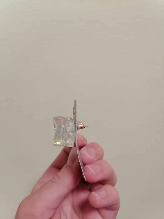 Фотография покупателя товара Серьги акриловые «Льдинка» неровный куб, цвет белый - Фото 2