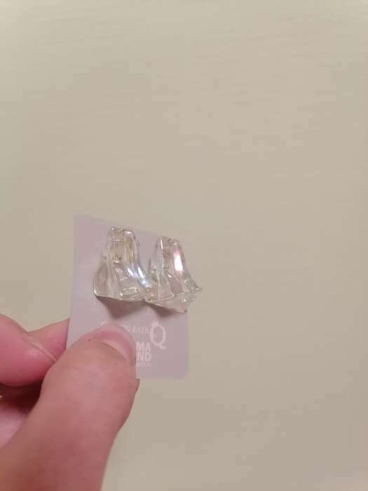 Фотография покупателя товара Серьги акриловые «Льдинка» неровный куб, цвет белый - Фото 3