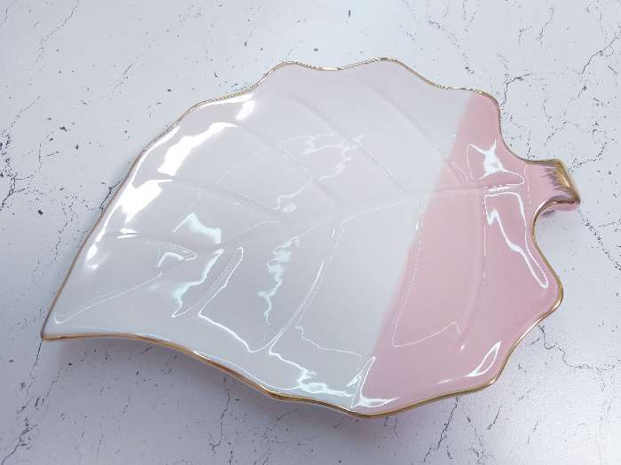 Фотография покупателя товара Блюдо «Листочек», 21,5×15×1,5 см, цвет бело-розовый