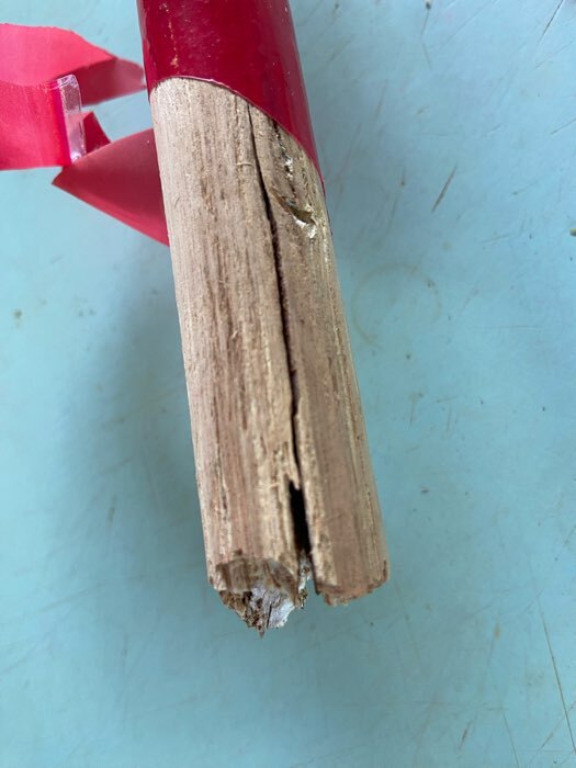 Фотография покупателя товара Черенок деревянный в ПВХ оплетке Доляна, 120 см, цвет МИКС