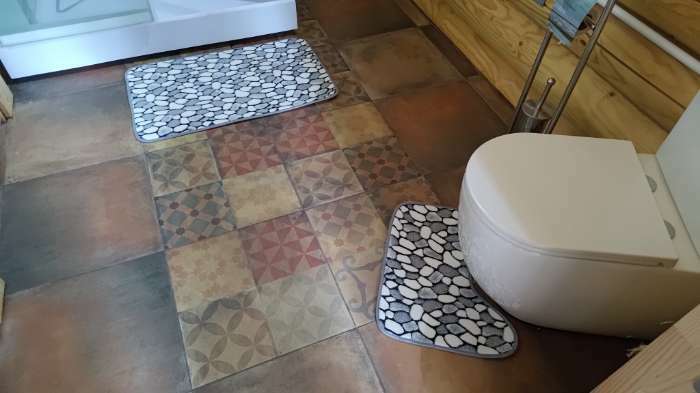 Фотография покупателя товара Набор ковриков для ванной и туалета Доляна «Галька», 2 шт, 40×49 см, 50×80 см - Фото 27