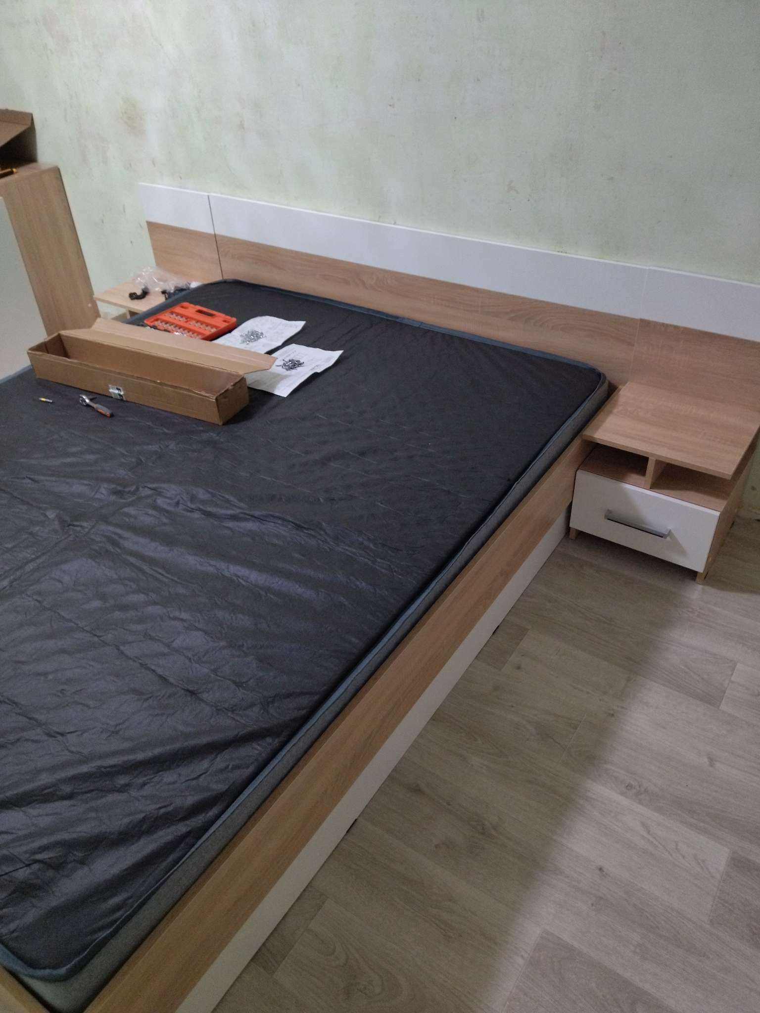 Фотография покупателя товара Спальня Леси, кровать 1600, тумбы 2 шт, комод, Дуб сонома/Белый