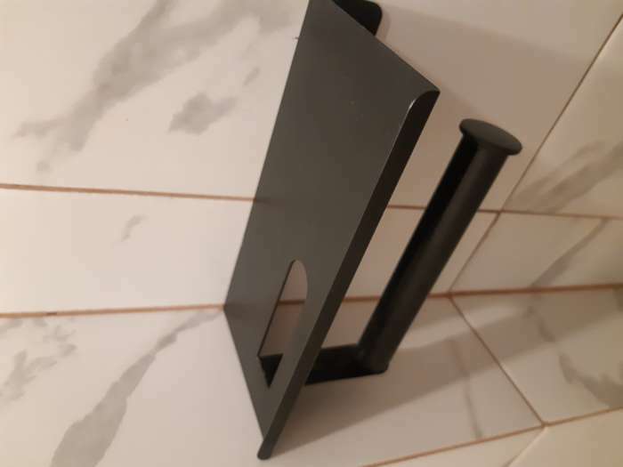 Фотография покупателя товара Держатель для туалетной бумаги с полочкой, 18×9,7×7,5 см, цвет чёрный - Фото 3