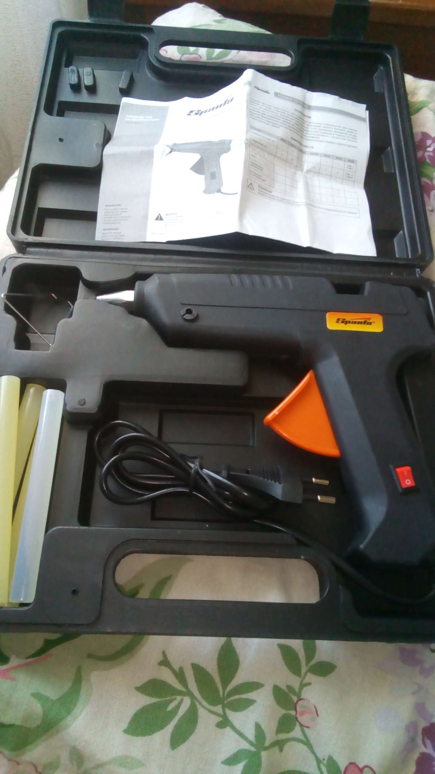Фотография покупателя товара Клеевой пистолет SPARTA 93033, 11 мм, в кейсе, 80 Вт, 6 г/мин, с выключателем - Фото 1