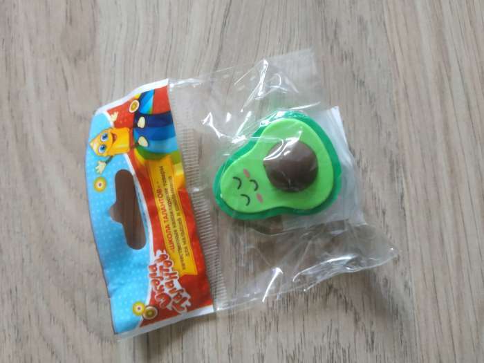 Фотография покупателя товара Ластик фигурный «Авокадо с закрытыми глазками» (штрихкод на штуке) - Фото 3