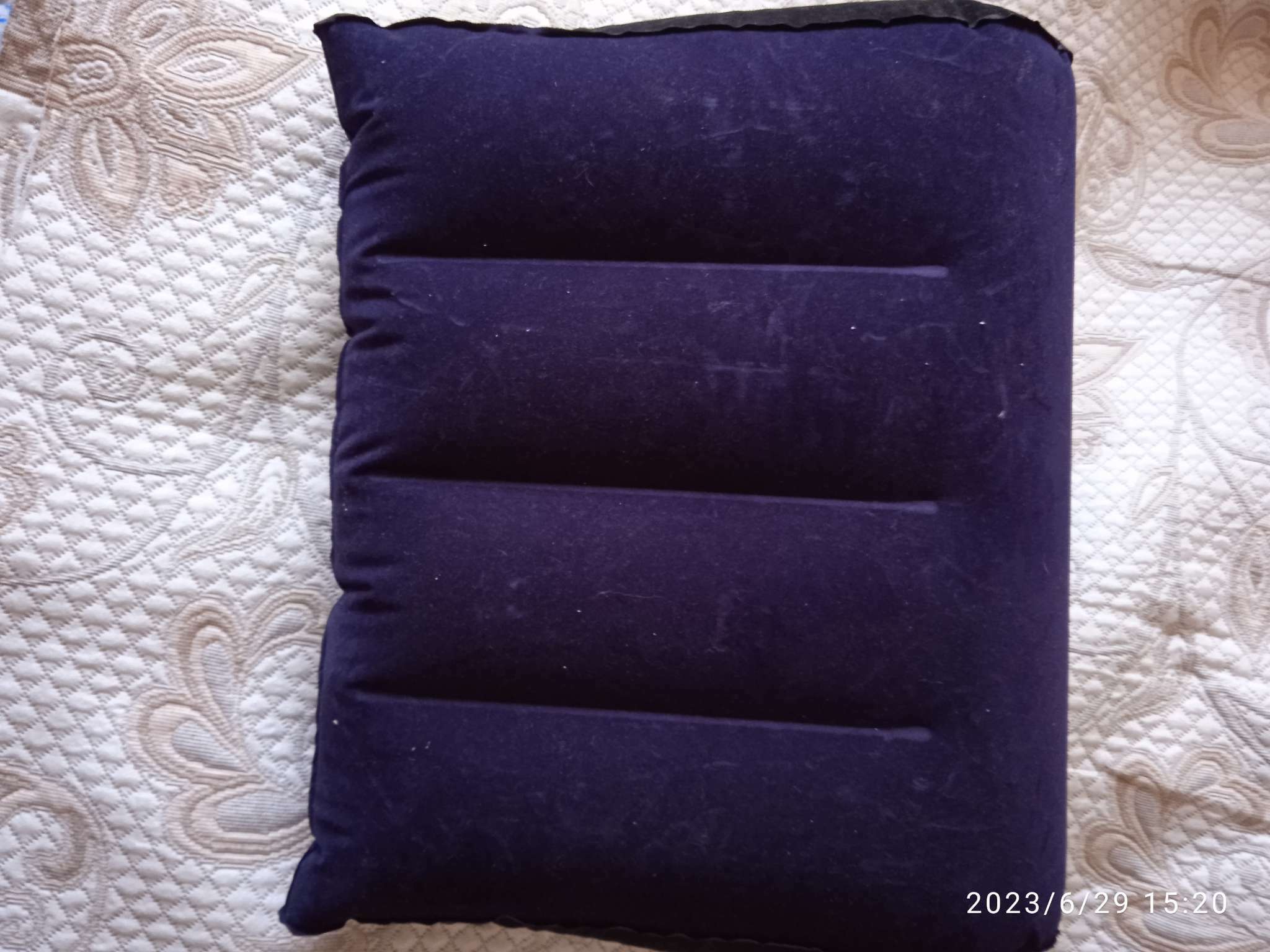 Фотография покупателя товара Подушка надувная «Капля», 42 × 35 см, цвет синий - Фото 1