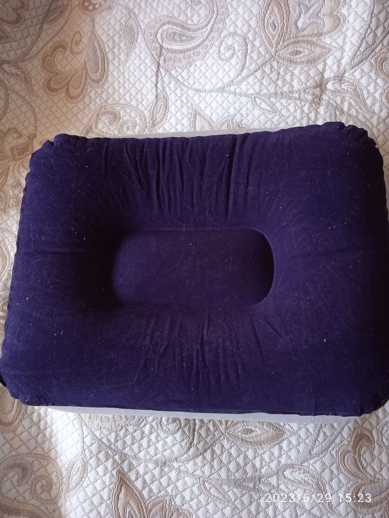 Фотография покупателя товара Подушка надувная, 37 × 28 × 15 см, цвет синий/серый - Фото 1