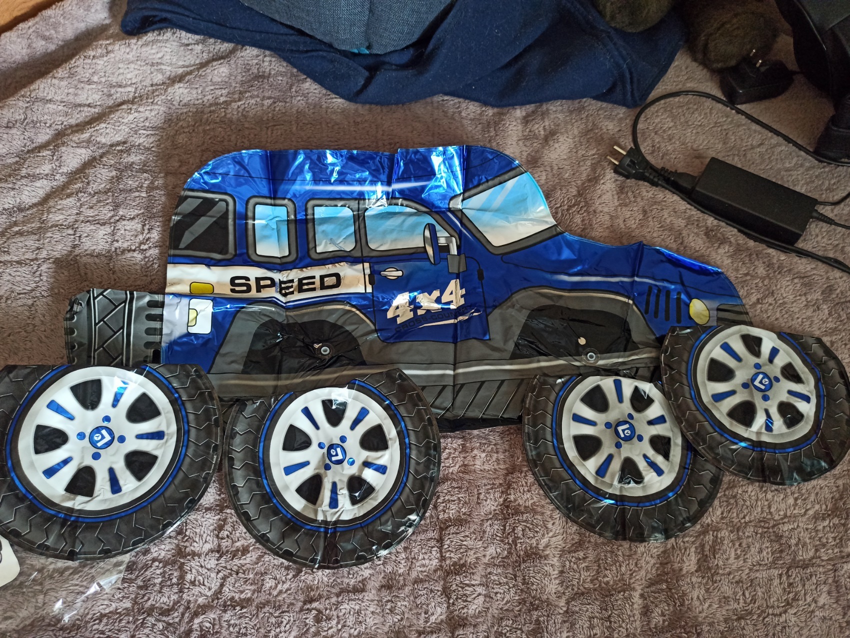 Фотография покупателя товара Шар фольгированный 26" «Джип с колёсами», цвет синий - Фото 2