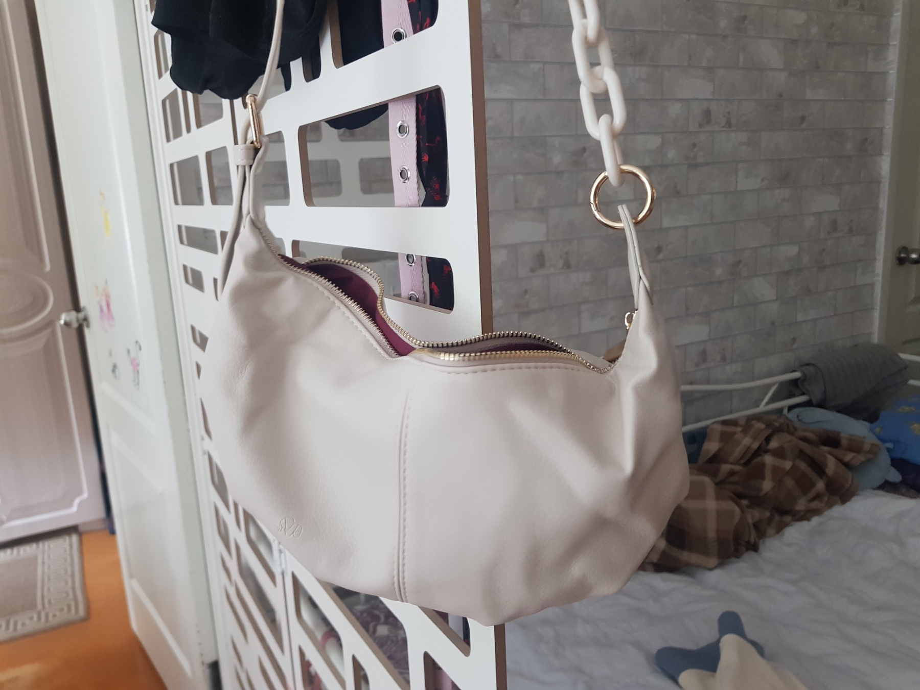 Фотография покупателя товара Сумка - мешок женская на молнии, 33×5×16 см, чёрная - Фото 1