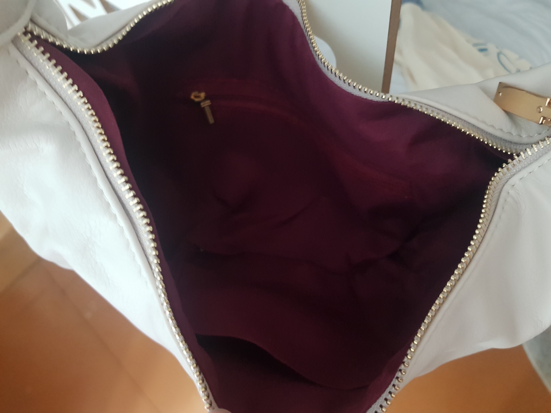 Фотография покупателя товара Сумка - мешок женская на молнии, 33×5×16 см, чёрная - Фото 2