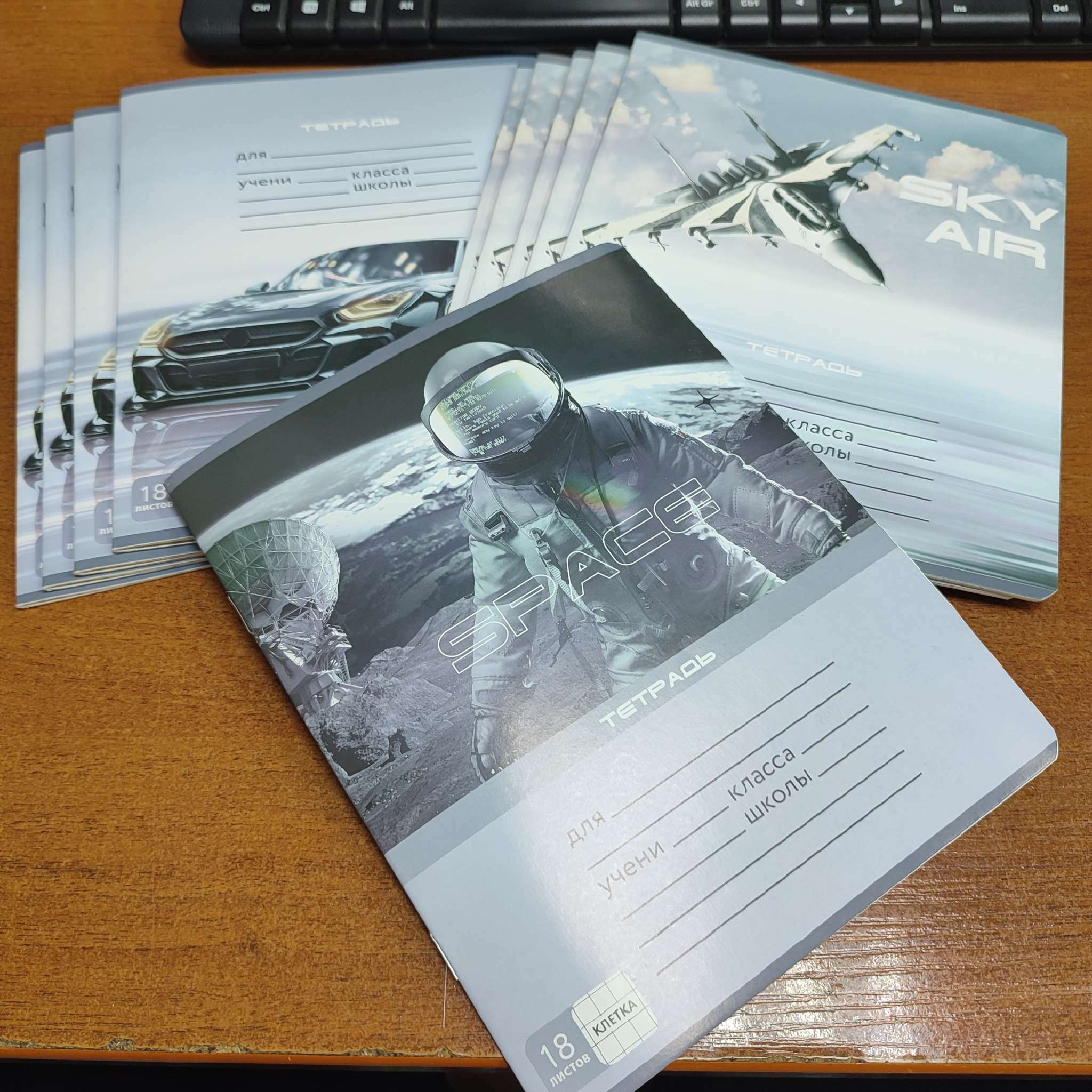 Фотография покупателя товара Тетрадь в клетку 18 листов А5, на скрепке «1 сентября: Аниме», обложка мелованный картон, 5 видов МИКС - Фото 3