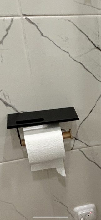 Фотография покупателя товара Держатель для туалетной бумаги с полочкой BAMBOO, 18×9,7×7,5 см, цвет чёрный - Фото 4