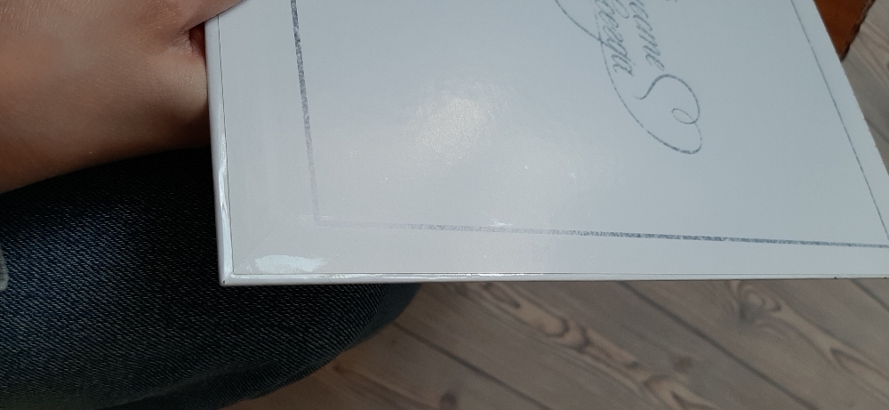Фотография покупателя товара Свидетельство о заключении брака "Белое с кристаллами" тиснение, 23,5 х 31,3 см.