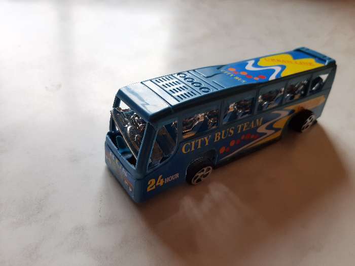 Фотография покупателя товара Автобус инерционный «Городская экскурсия», цвета МИКС - Фото 4