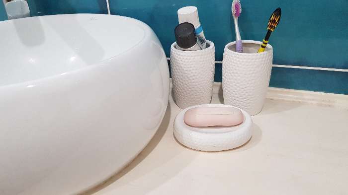 Фотография покупателя товара Набор аксессуаров для ванной комнаты «Камни», 4 предмета (дозатор 450 мл, мыльница, 2 стакана), цвет белый - Фото 11