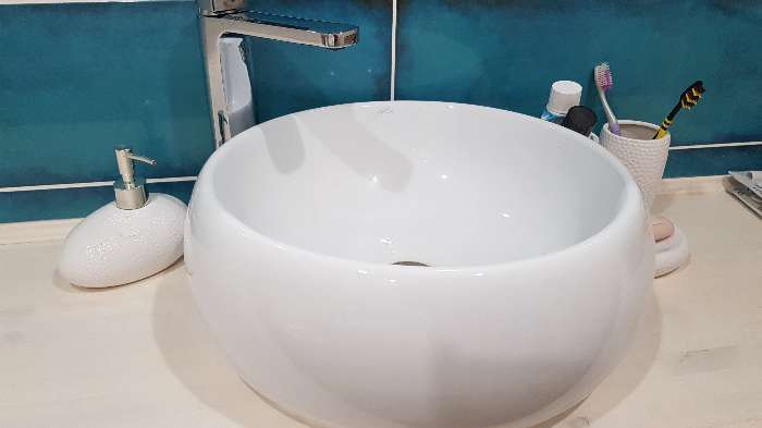 Фотография покупателя товара Набор аксессуаров для ванной комнаты «Камни», 4 предмета (дозатор 450 мл, мыльница, 2 стакана), цвет белый - Фото 10