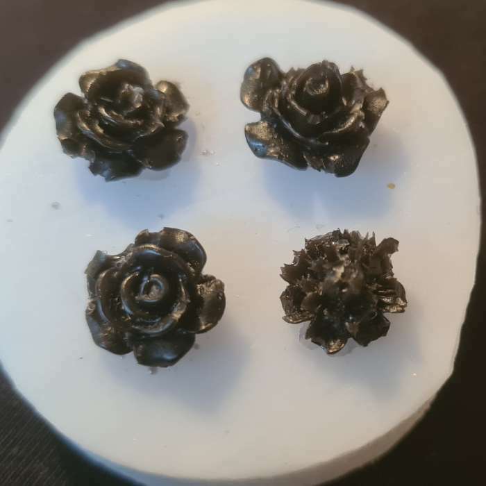 Фотография покупателя товара Молд силикон "Четыре розы" d-от 0,8 до1 см МИКС - Фото 2