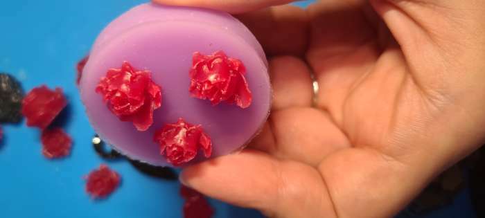 Фотография покупателя товара Молд Доляна «Три малых розы», силикон, 4,5 см, цвет розовый - Фото 9