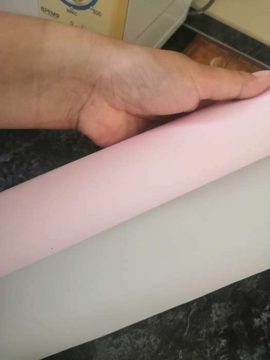 Фотография покупателя товара Плёнка для цветов упаковочная пудровая двухсторонняя «Нежно-розовый + серый», 50 мкм, 0.5 х 9 м