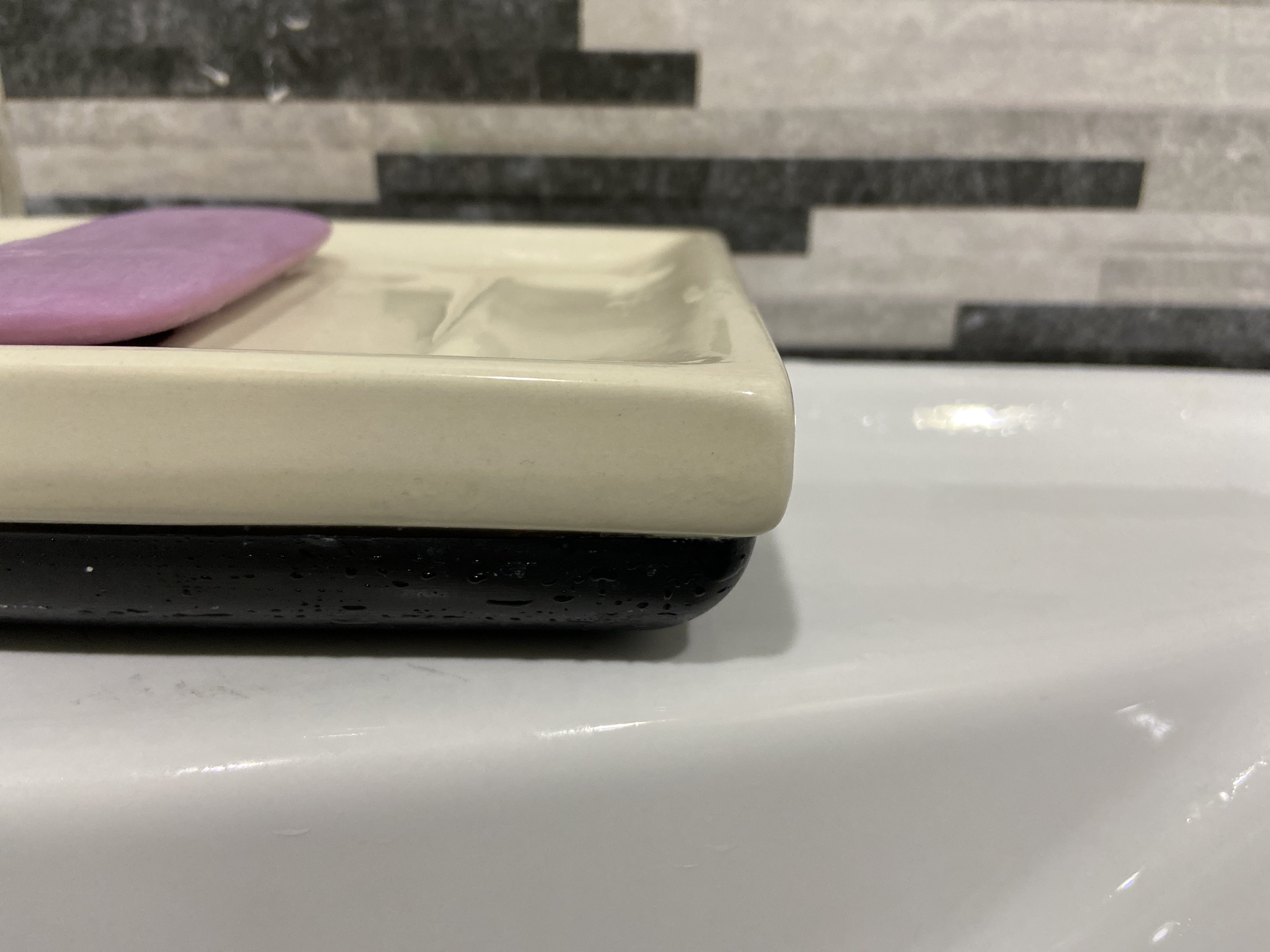 Фотография покупателя товара Набор аксессуаров для ванной комнаты «Гармония», 4 предмета (дозатор 400 мл, мыльница, 2 стакана), цвет чёрно-белый - Фото 1