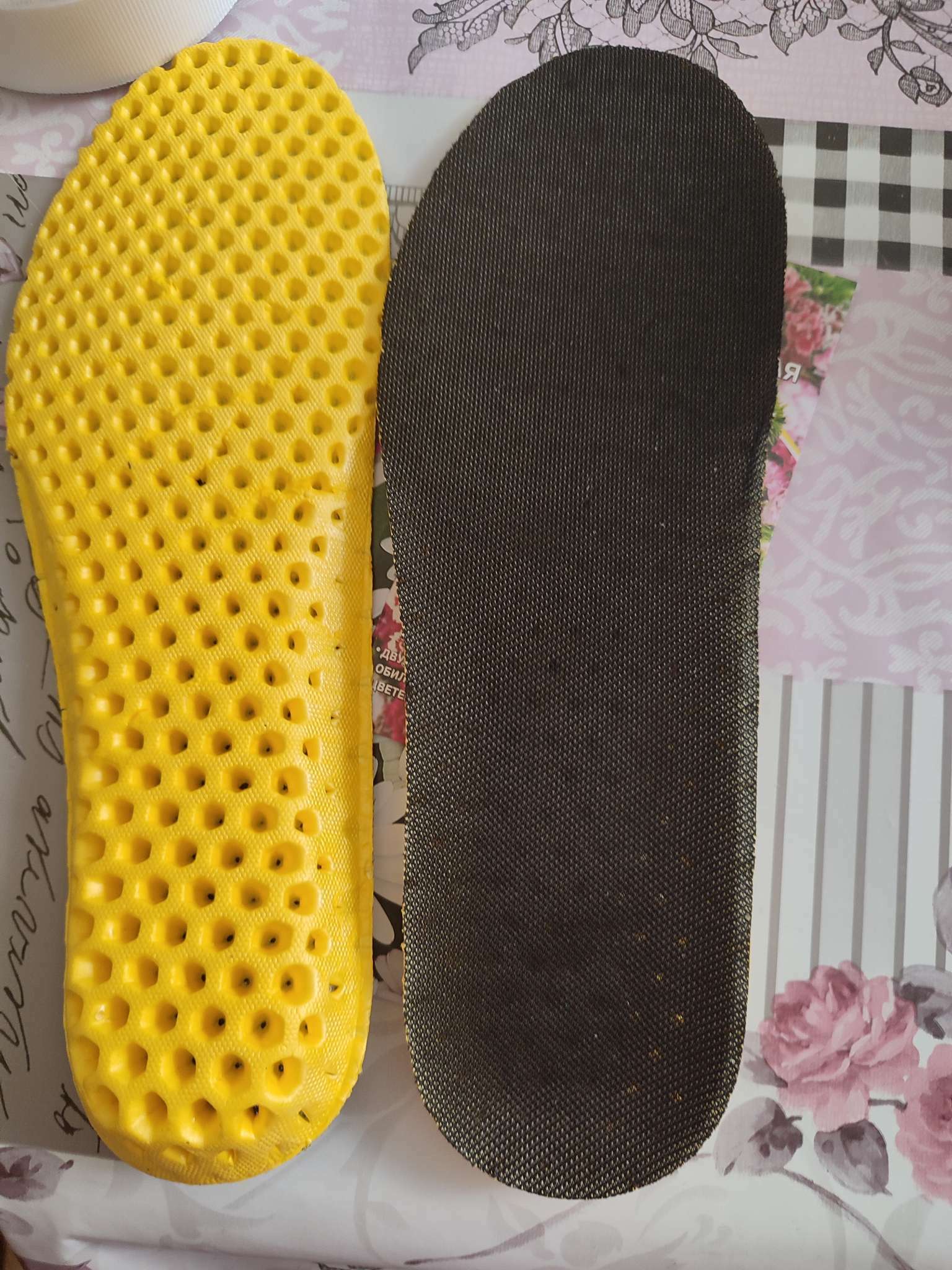 Фотография покупателя товара Стельки для обуви, влаговпитывающие, дышащие, р-р RU 40 (р-р Пр-ля 42), 26 см, пара, цвет чёрный/жёлтый - Фото 1