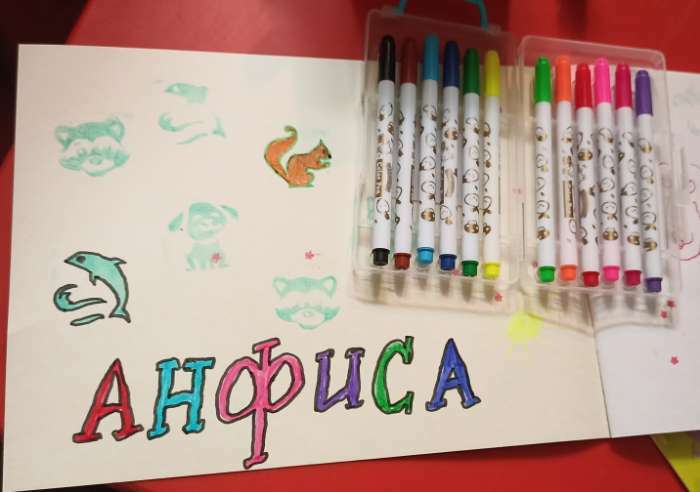 Фотография покупателя товара Фломастеры 12 цветов "Мышка", в пластиковом пенале с ручкой, вентрилируемый колпачок, МИКС - Фото 1
