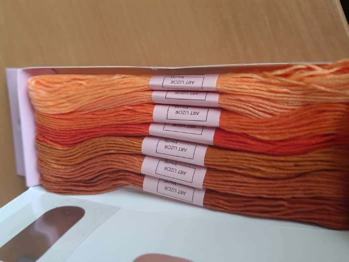 Фотография покупателя товара Набор ниток мулине, 8 ± 1 м, 7 шт, цвет оранжевый спектр