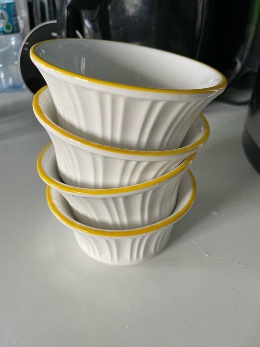 Фотография покупателя товара Рамекин из жаропрочной керамики Доляна «Лимон», 250 мл, d=11,4 см, цвет белый - Фото 2