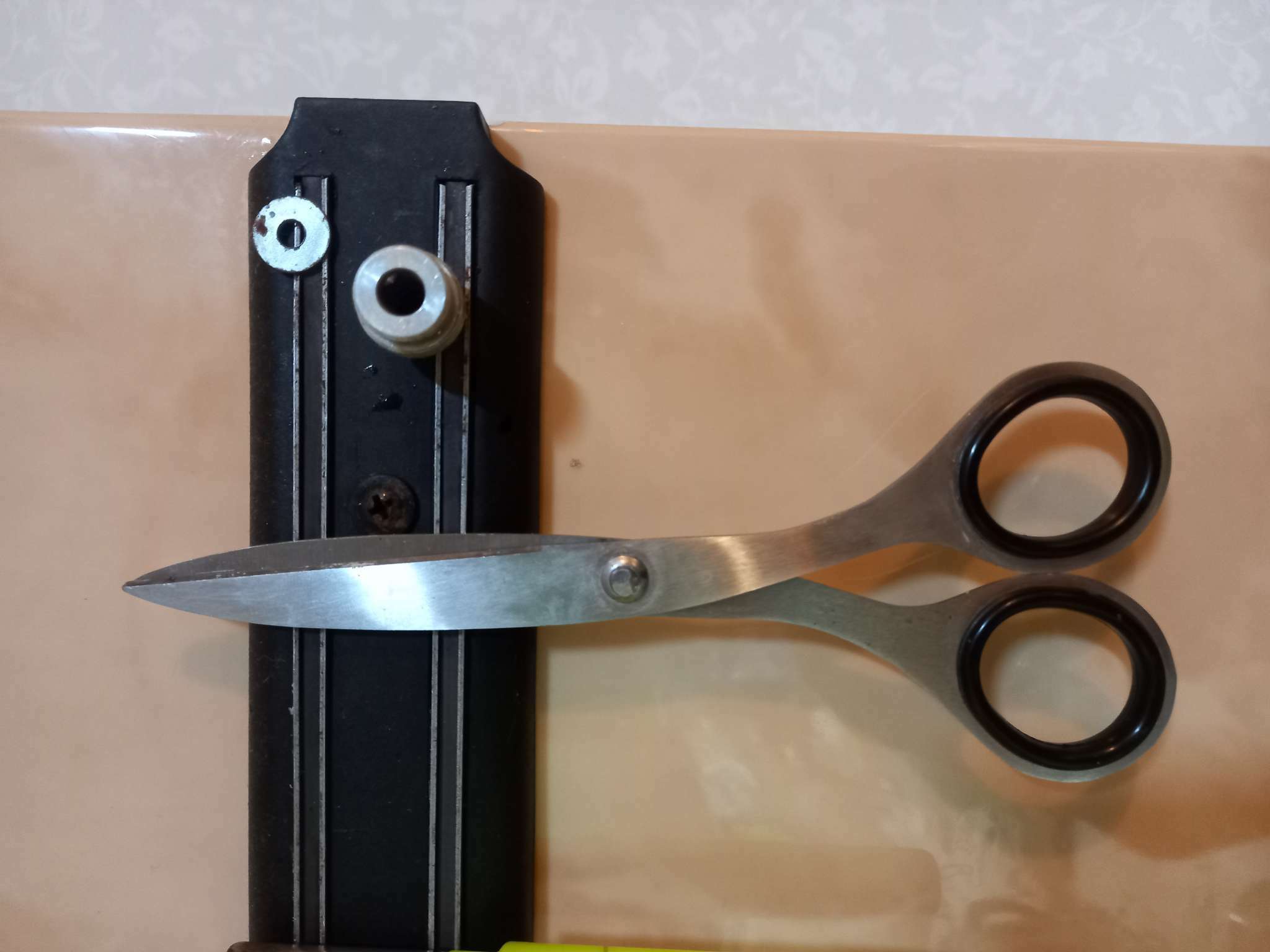 Фотография покупателя товара Ножницы Lamark 16.5 см, металлические ручки с резиновой вставкой - Фото 1